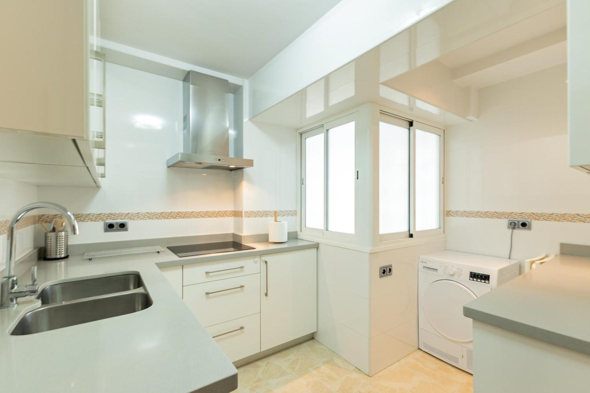 Charming 3 Bedroom Apartment At Triana Center By Oui Севилья Экстерьер фото