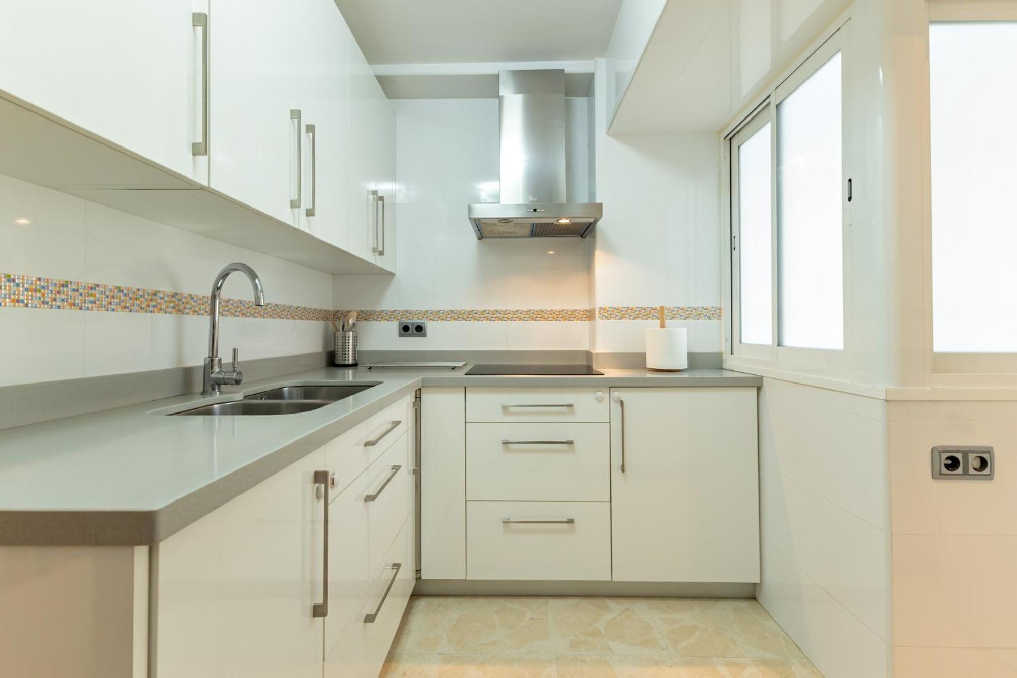 Charming 3 Bedroom Apartment At Triana Center By Oui Севилья Экстерьер фото