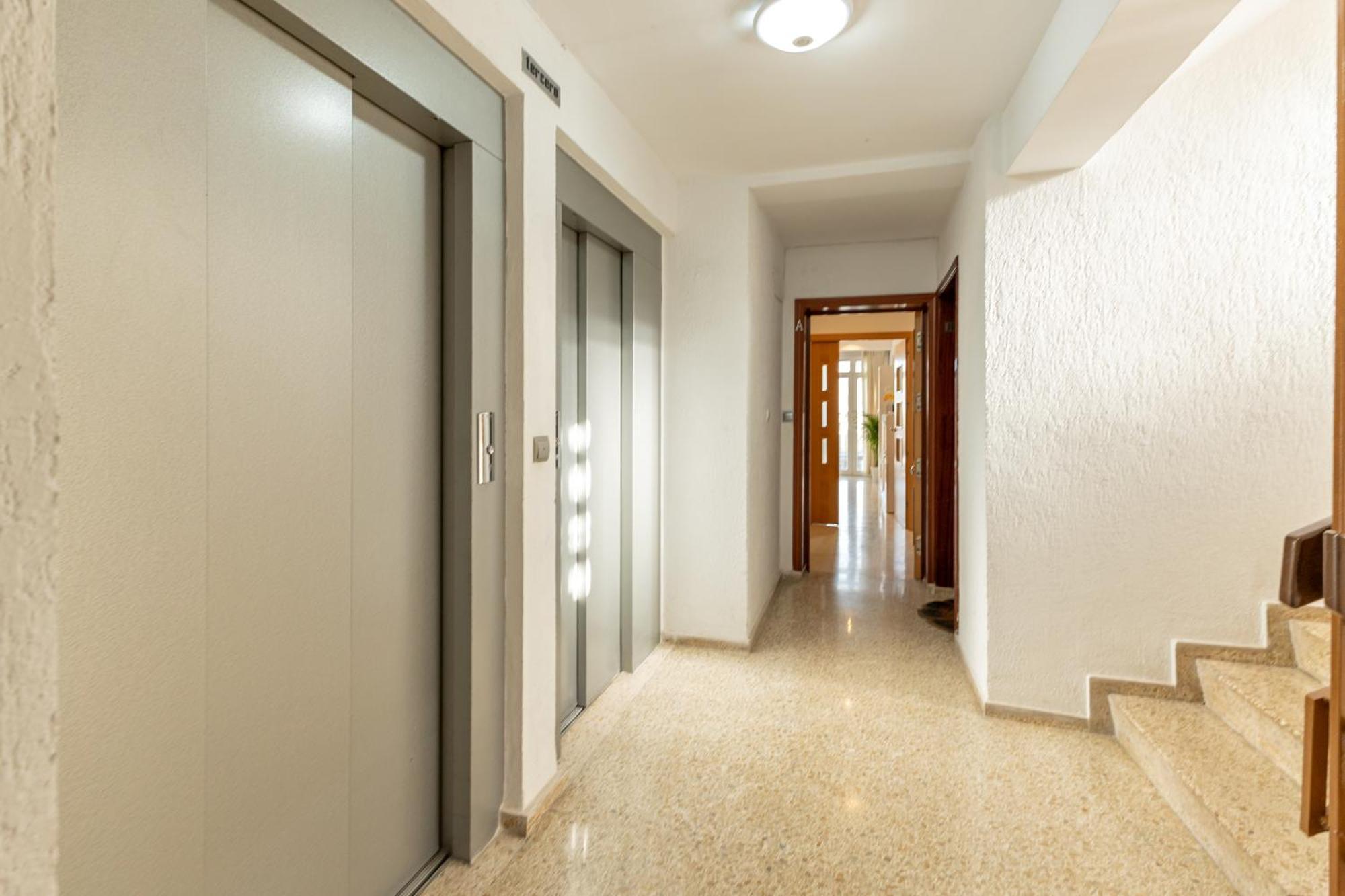 Charming 3 Bedroom Apartment At Triana Center By Oui Севилья Экстерьер фото